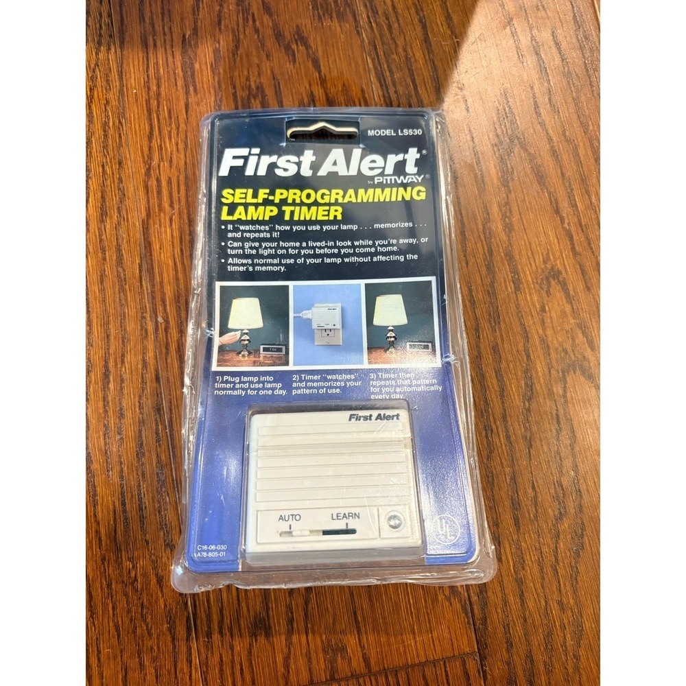 Vintage First Alert Self-Programming Lamp Timer LS530 -by Pittway
